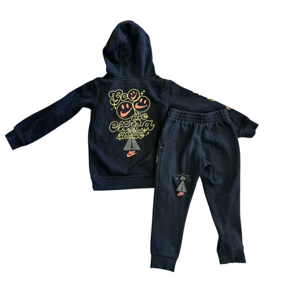 Nike Go the Extra Smile Fleece Sweat Set Black Size Small 4-5 Years - Picture 2 of 4